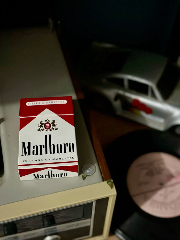 Uncover the Best Marlboro: Red vs Gold Cigarettes Compared image 112