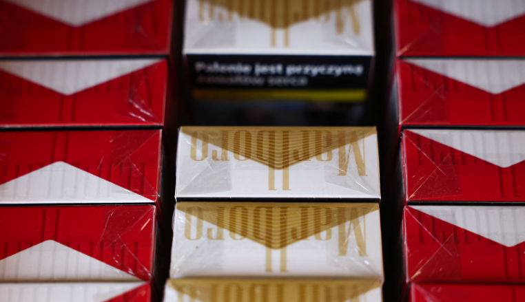 Marlboro Red vs Gold: Smoke Smell Strength and Room Lingering image 112